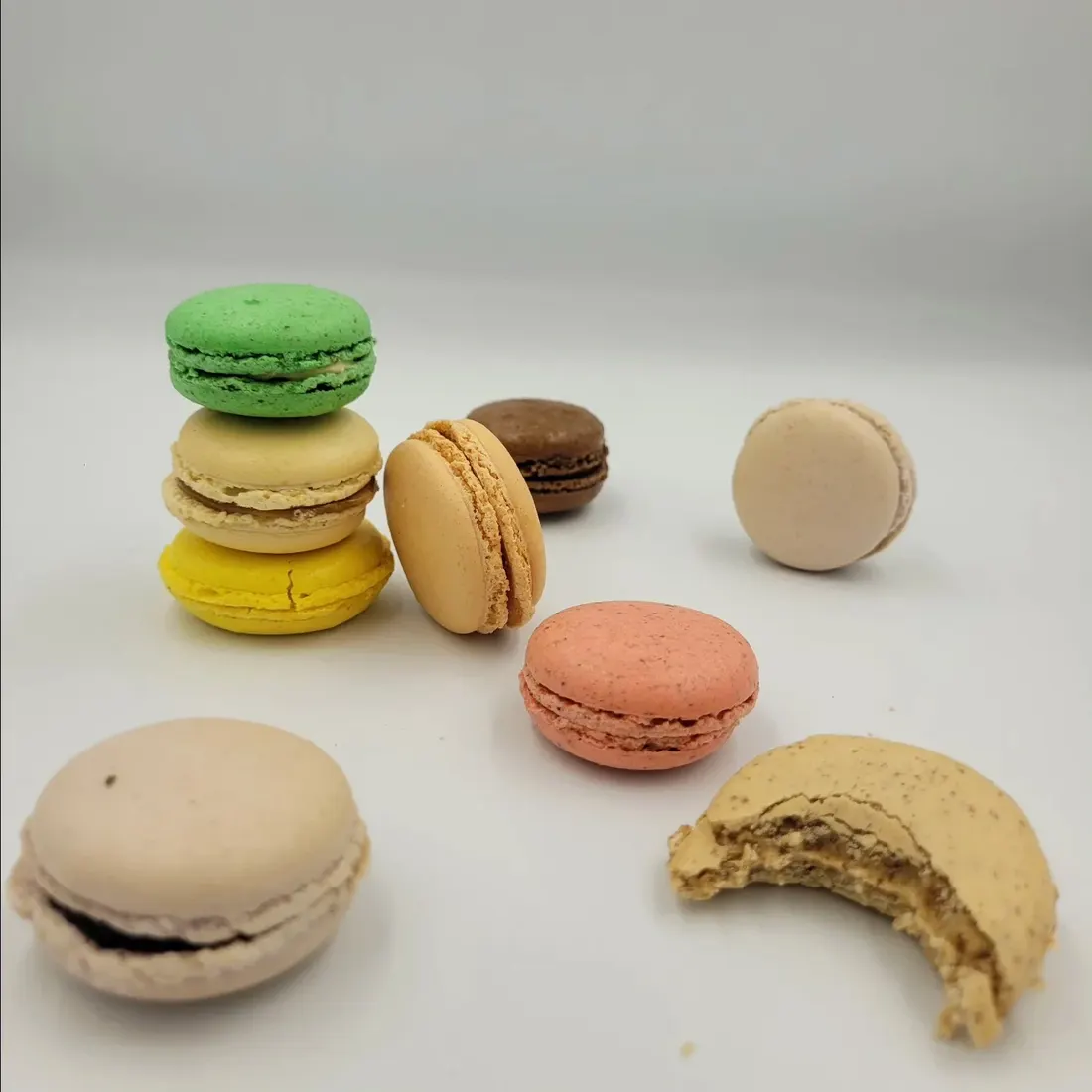 Macarons colorés faits maison