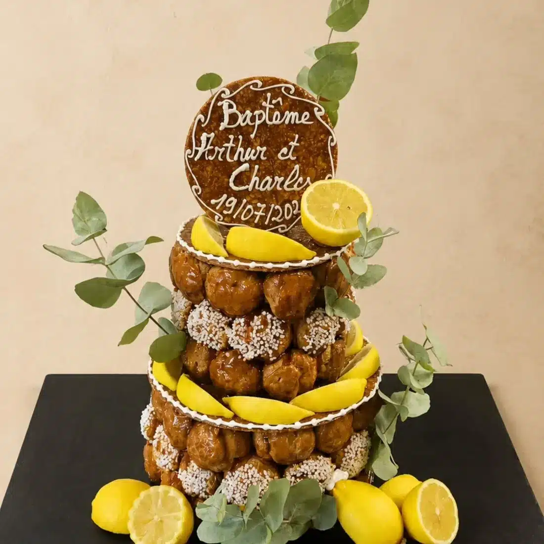 Pièce montée de baptême aux citrons et feuillages