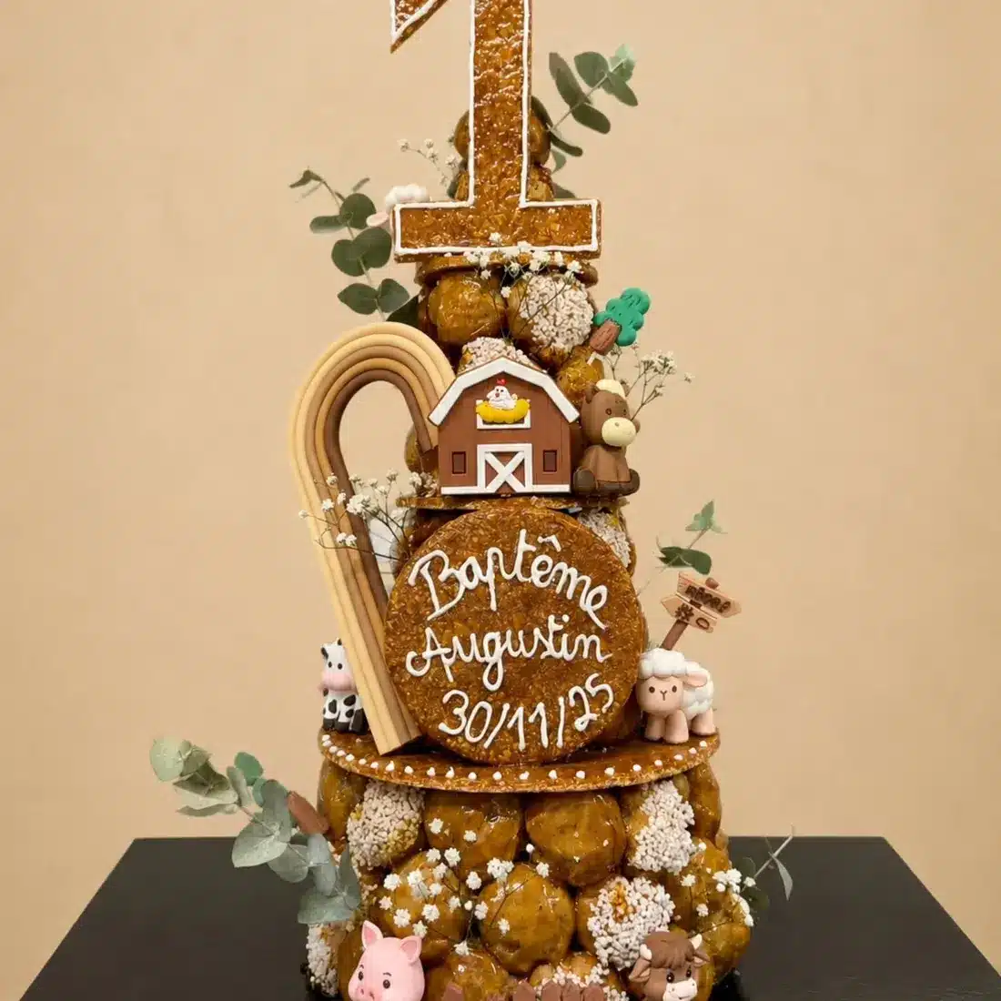 Pièce montée de baptême en choux et nougatine